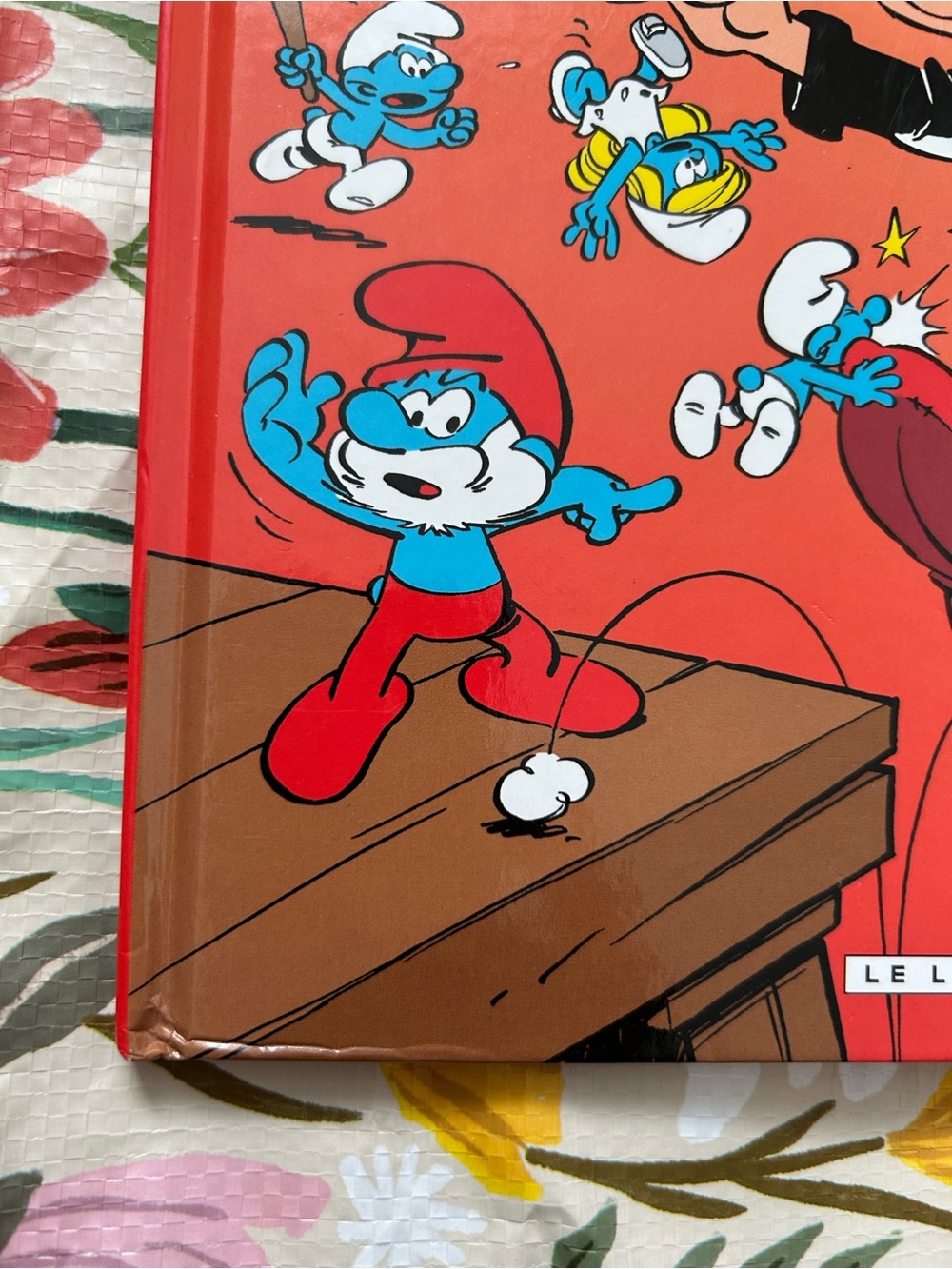 L'Univers des Schtroumpfs Hard Cover French Comic Book - Picture 7 of 14